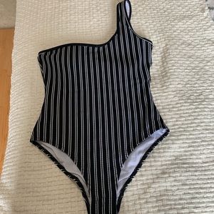 One shoulder swimsuit